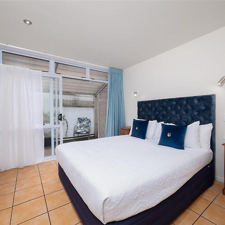 Commodores Lodge Russell Bagian luar foto