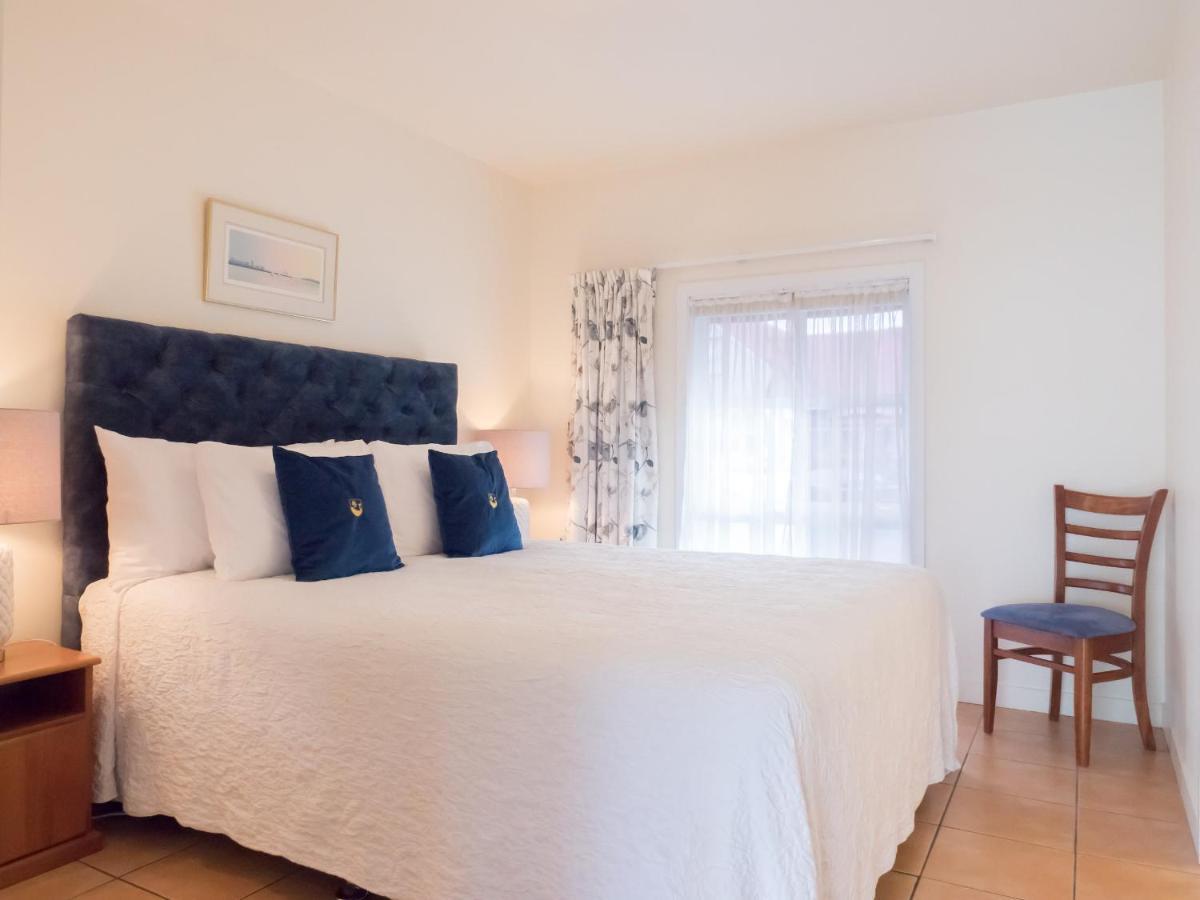 Commodores Lodge Russell Bagian luar foto