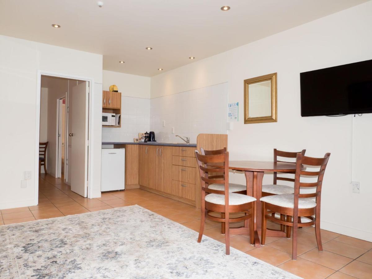 Commodores Lodge Russell Bagian luar foto