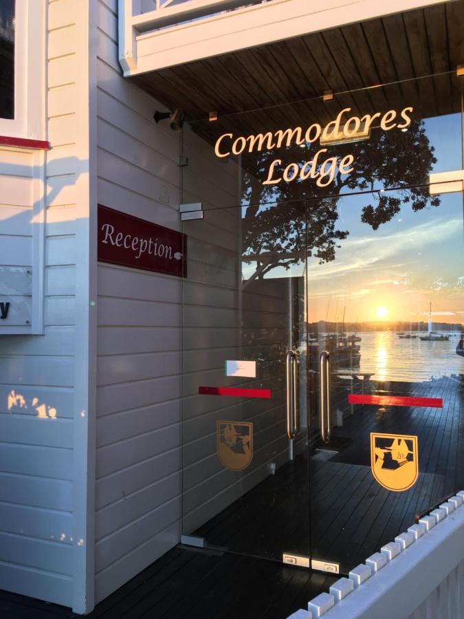 Commodores Lodge Russell Bagian luar foto