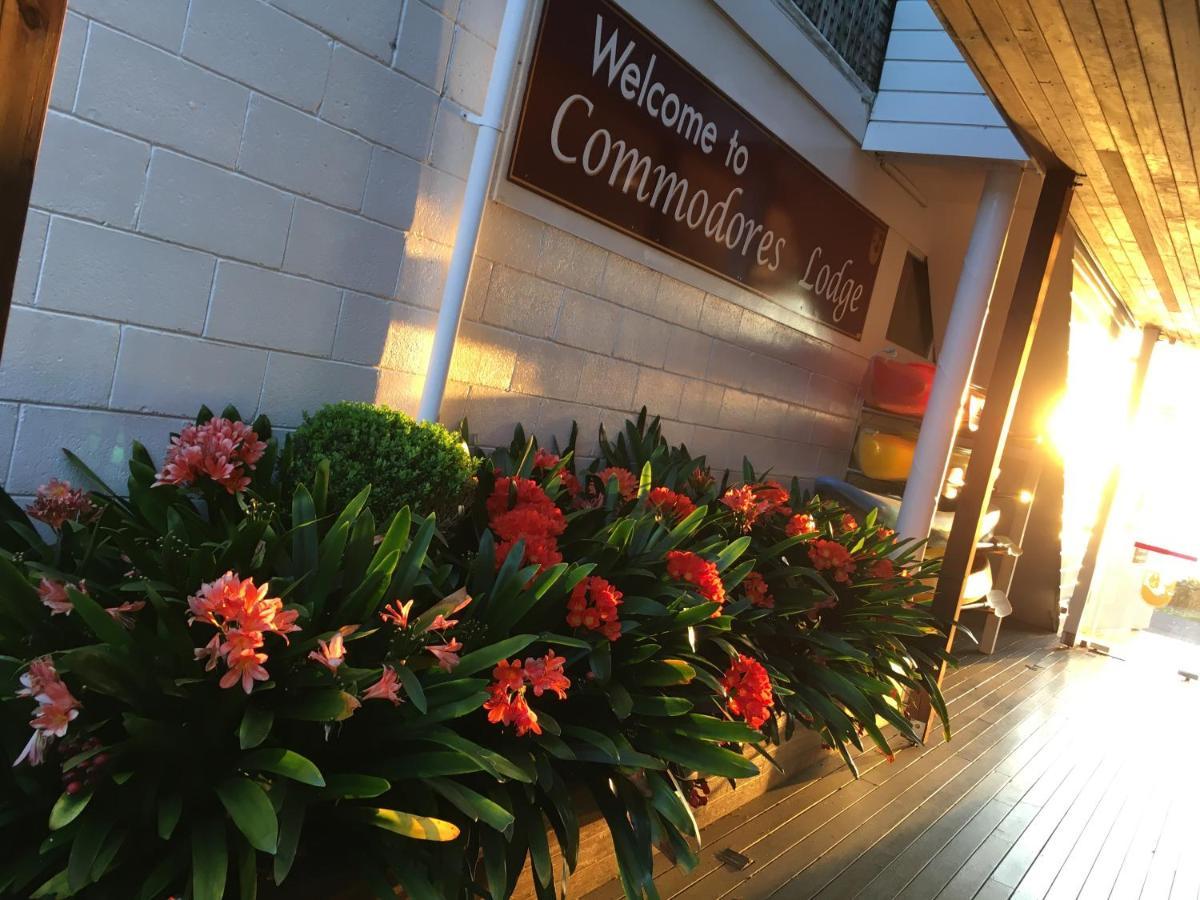 Commodores Lodge Russell Bagian luar foto
