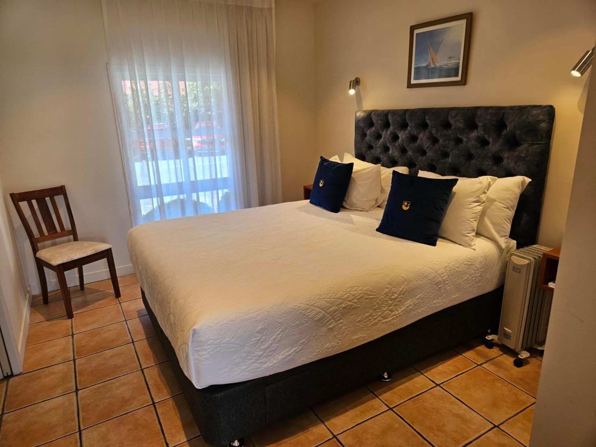 Commodores Lodge Russell Bagian luar foto