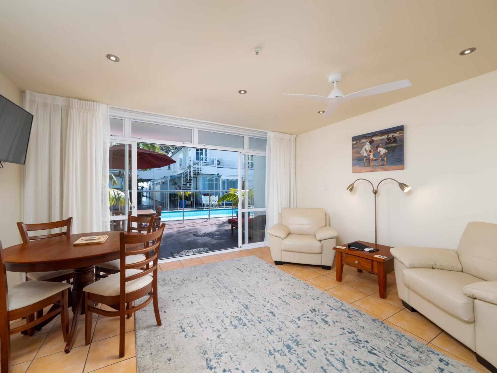 Commodores Lodge Russell Bagian luar foto