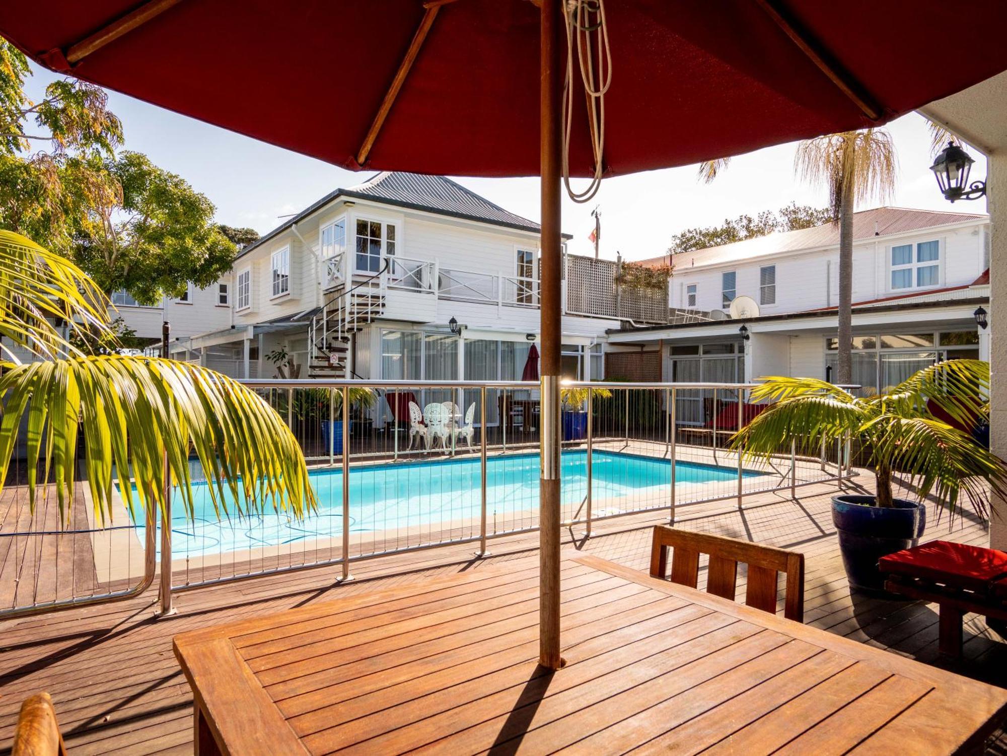 Commodores Lodge Russell Bagian luar foto