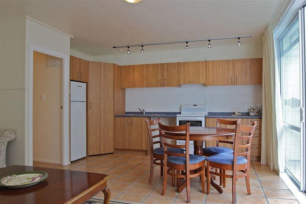 Commodores Lodge Russell Bagian luar foto