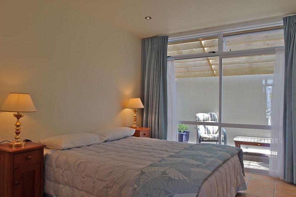 Commodores Lodge Russell Bagian luar foto