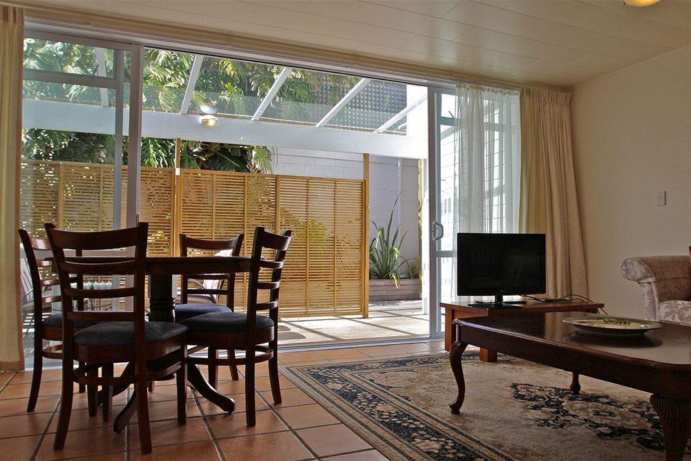 Commodores Lodge Russell Bagian luar foto