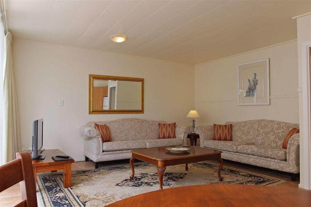 Commodores Lodge Russell Bagian luar foto