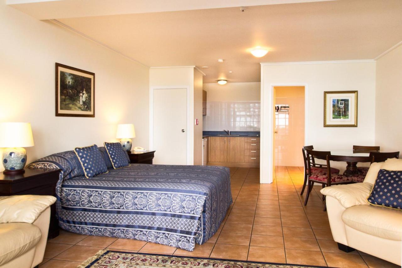 Commodores Lodge Russell Bagian luar foto
