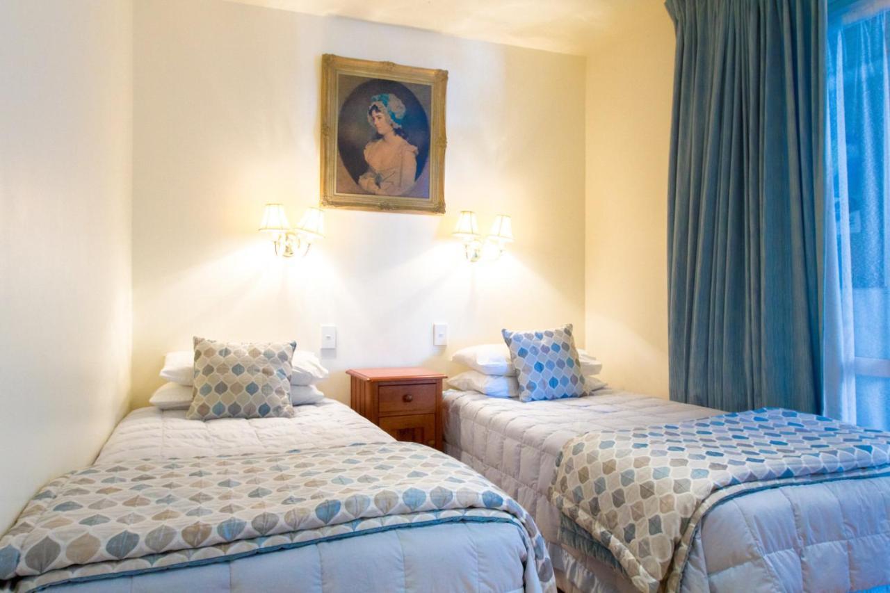 Commodores Lodge Russell Bagian luar foto