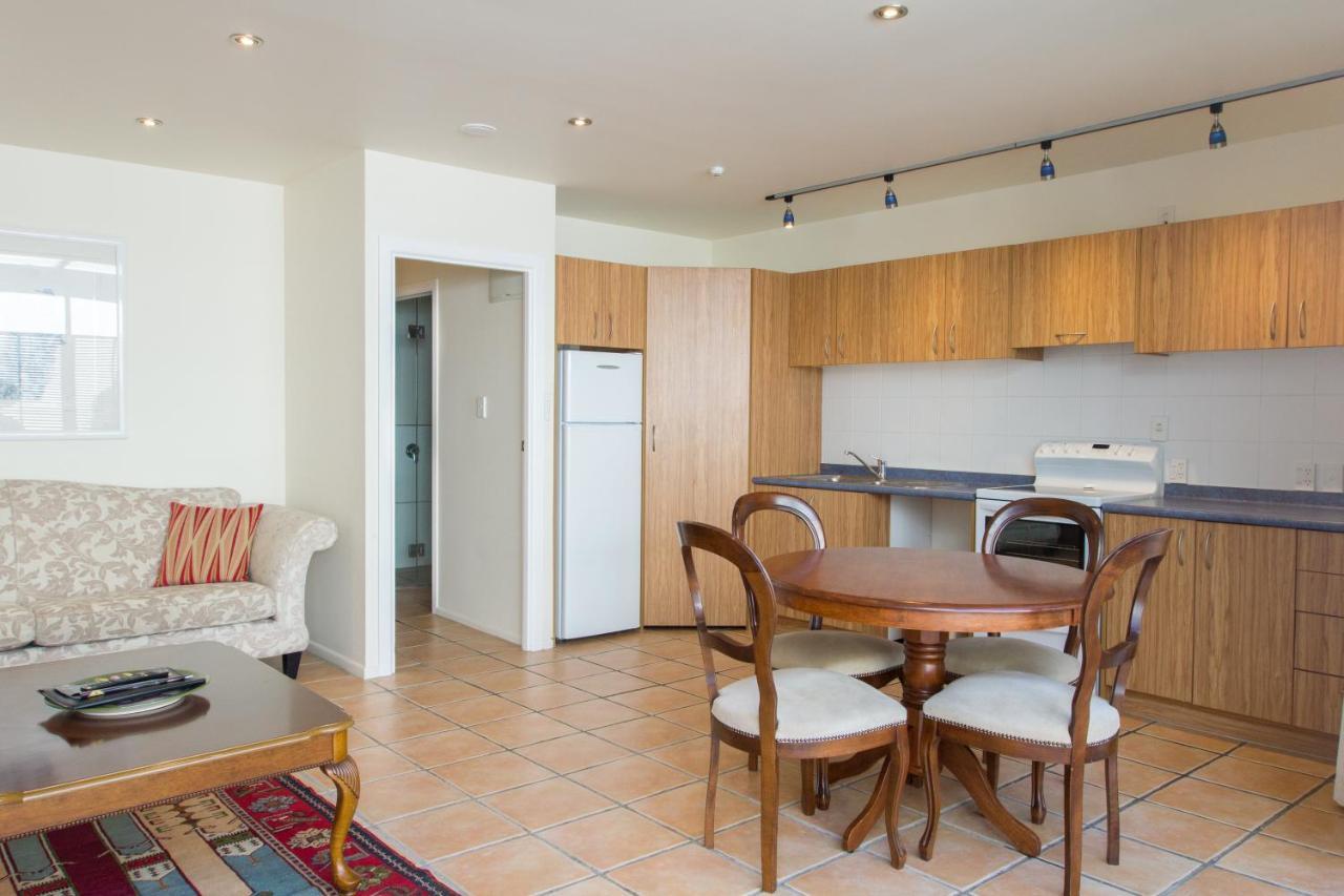 Commodores Lodge Russell Bagian luar foto