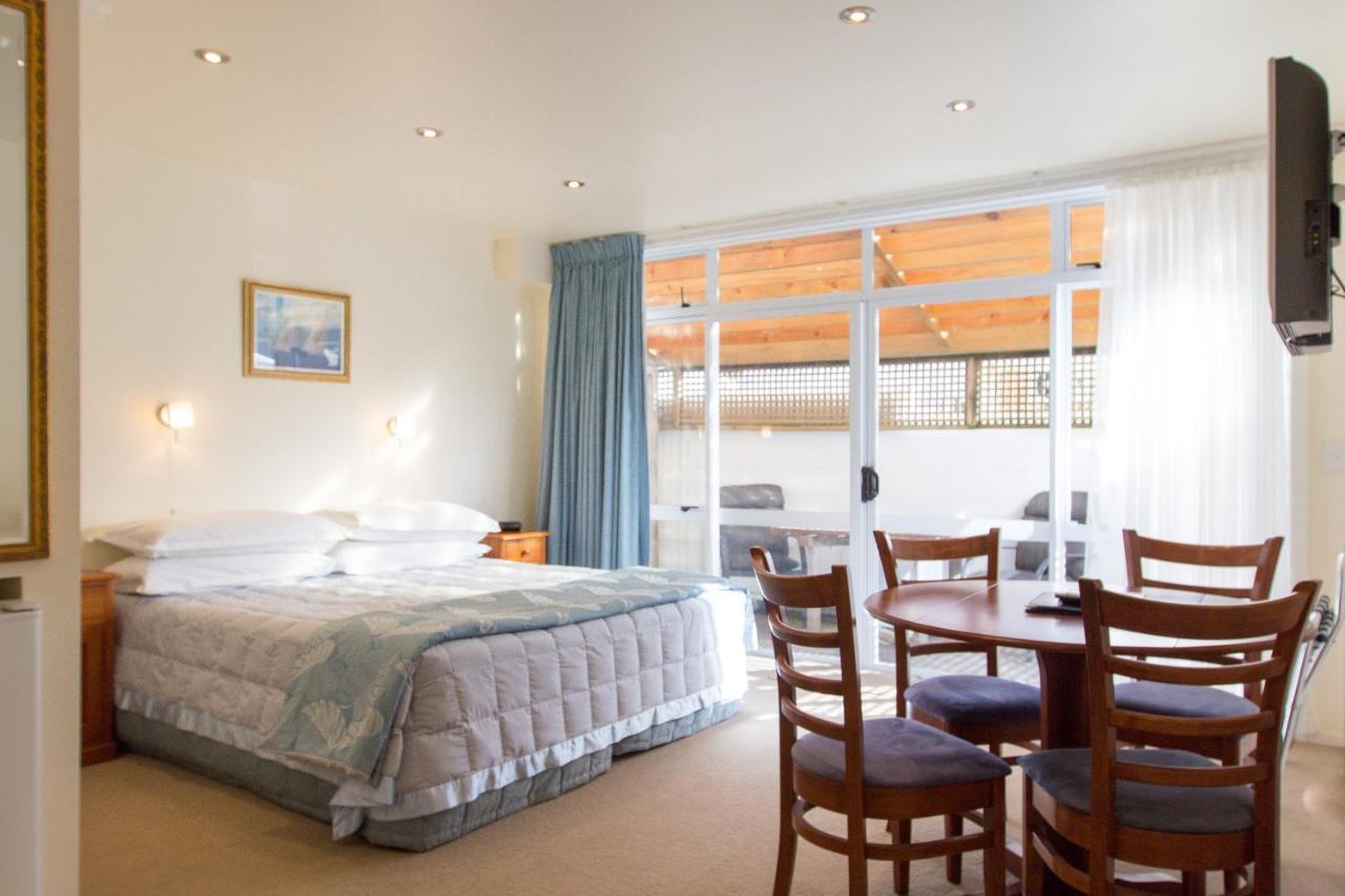 Commodores Lodge Russell Bagian luar foto