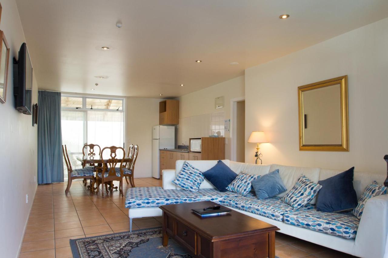 Commodores Lodge Russell Bagian luar foto